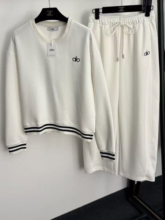 ALO Yoga Tops - Alo Yoga Pure White Striped Casual Set, Size M.